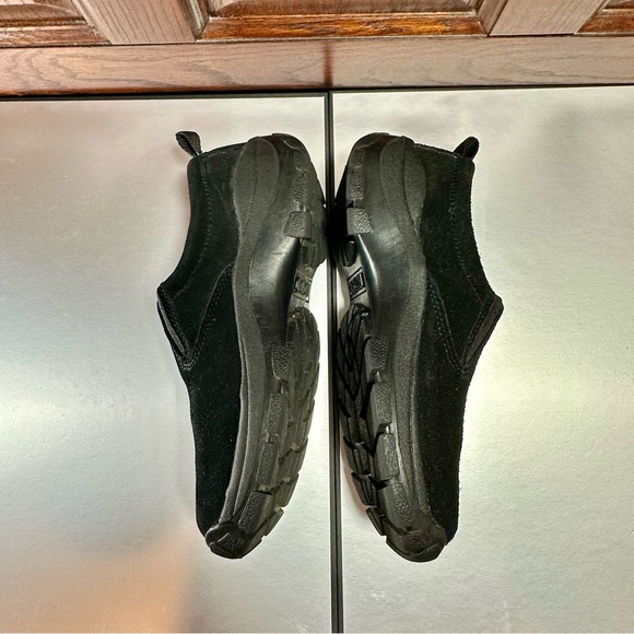 🐦🔥RedHead🐦🔥LIKE-NEW Women’s Black Slip-On Suede Clog Mules - Picture 2 of 7